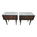 Paire de tables de chevet des années 60 avec porte à abattant et plateau en verre bleu