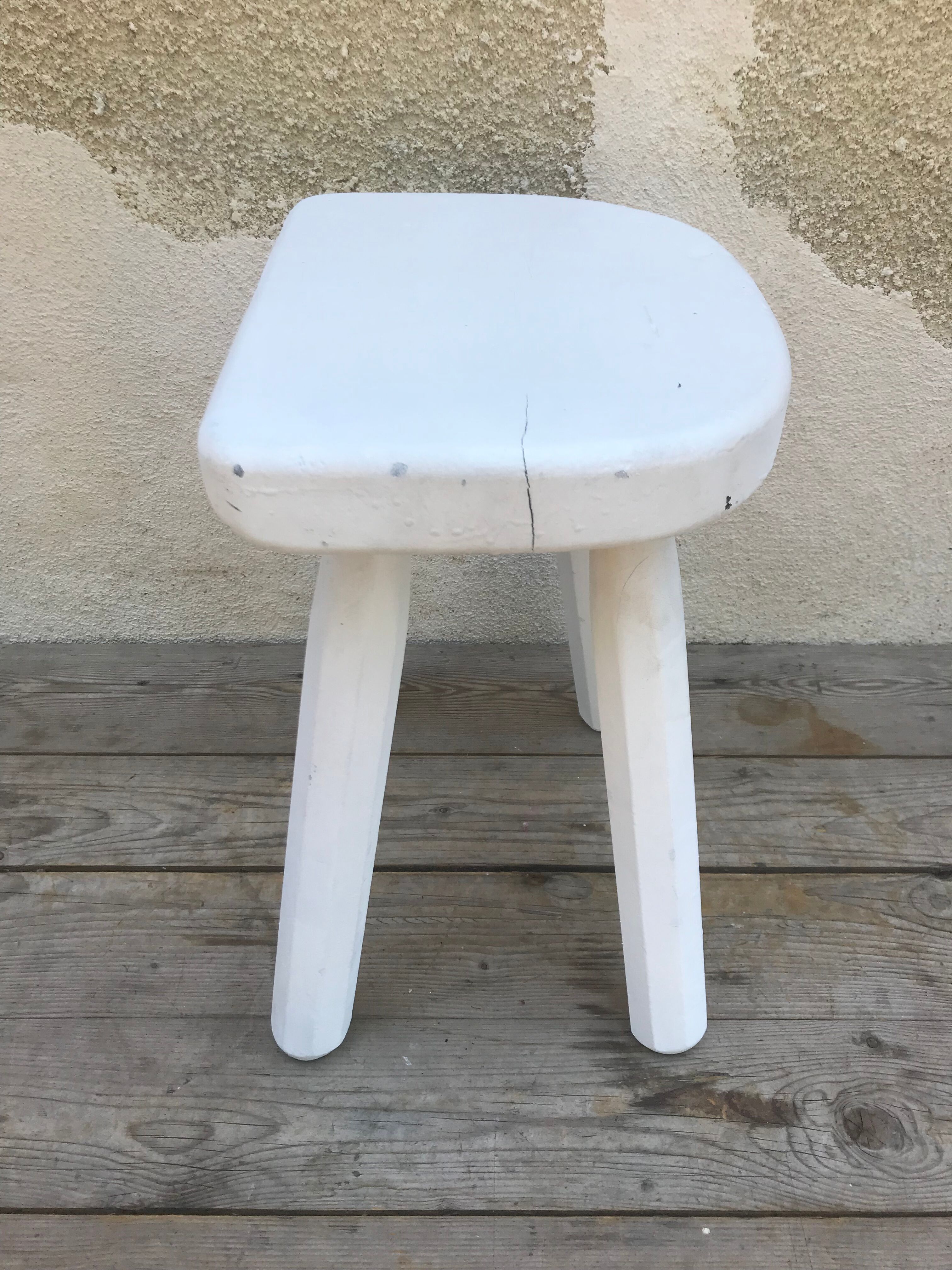 Tabouret ancien tripode de traite en bois blanc décoration vintage