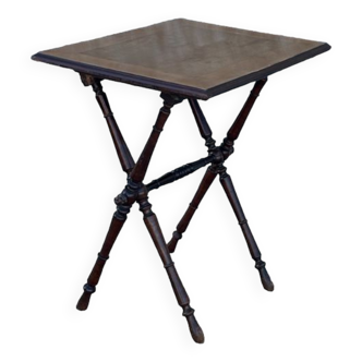 Folding table