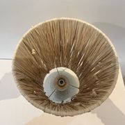 Pied de Lampe vintage en grès céramique beige gris abat-jour en raphia 1970