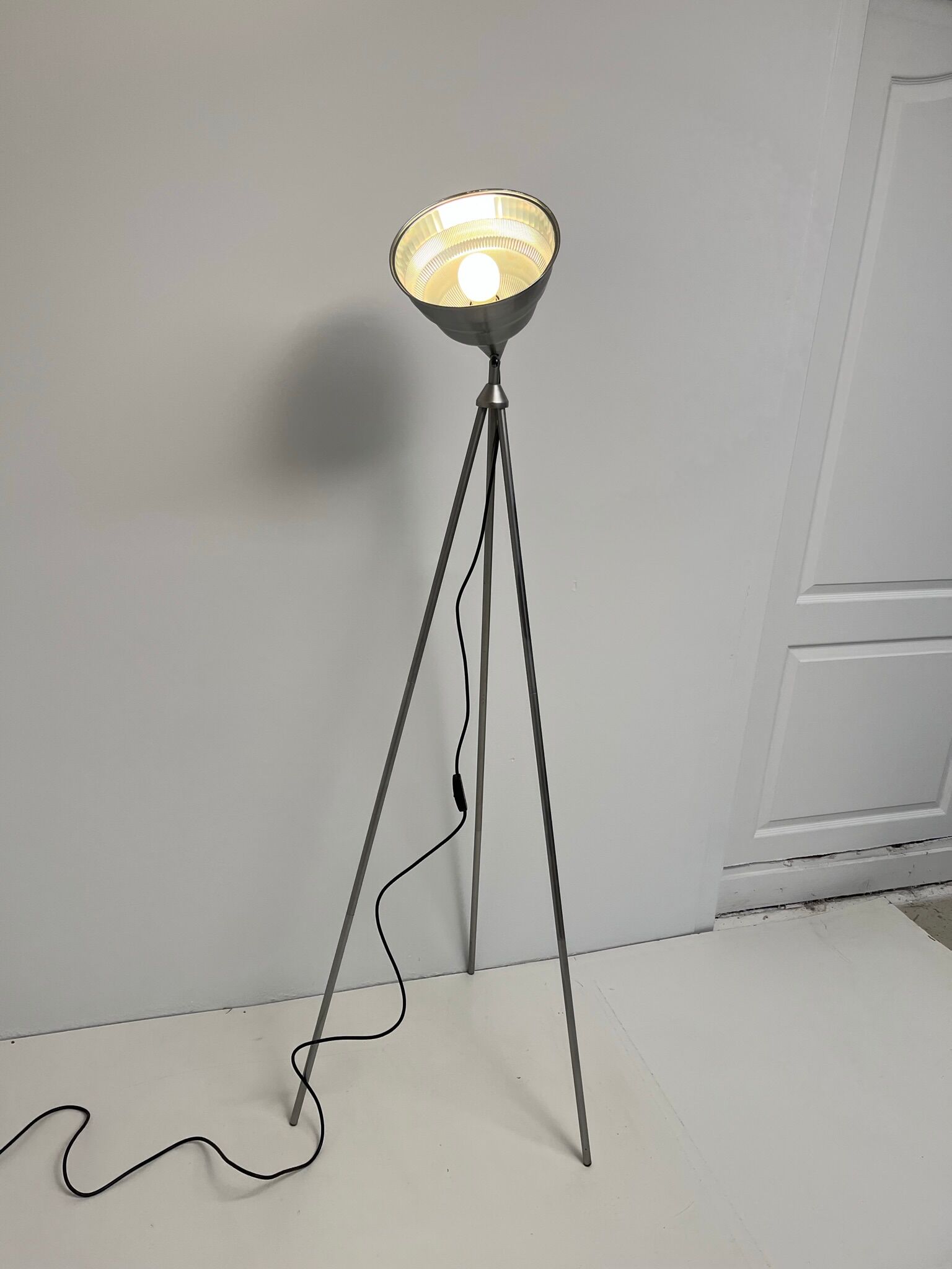 Lampadaire trépied abat-jour métal