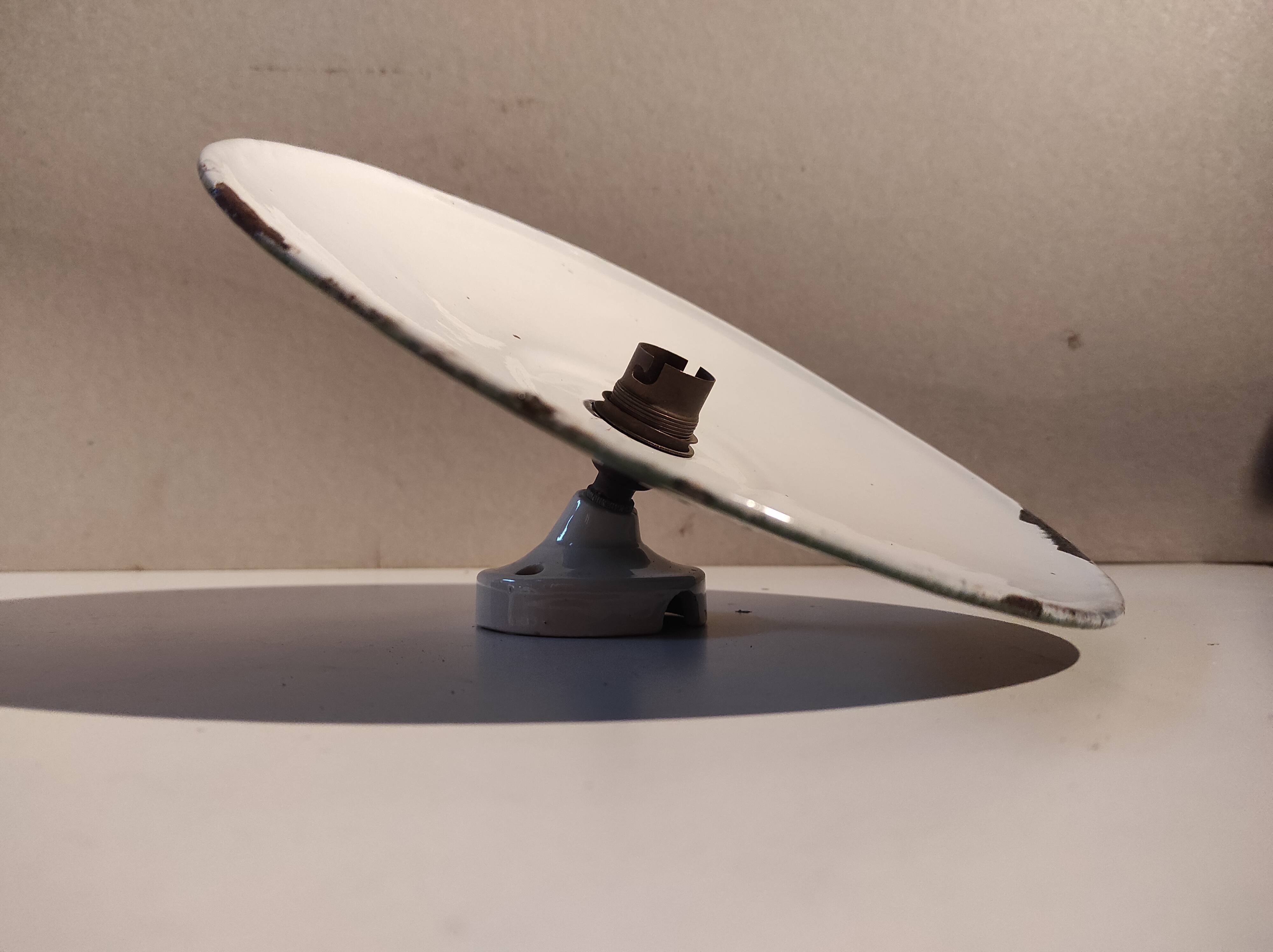 Wall lamp lampshade vintage enamelled sheet metal green and white