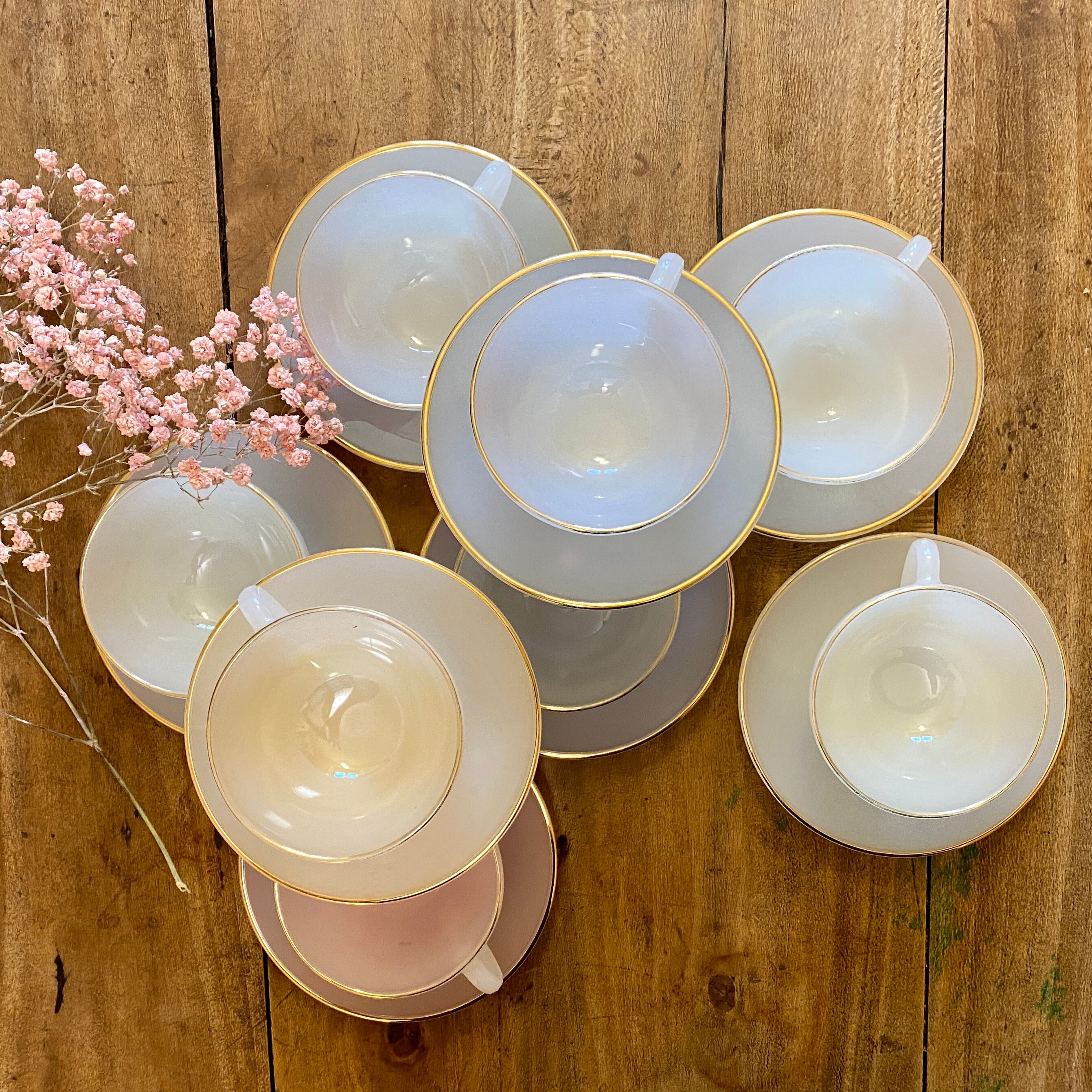 Set of 8 vintage cups and subcups, pastel Arcopal