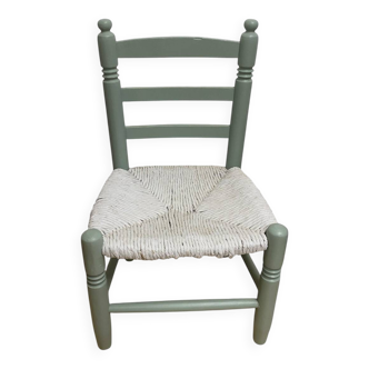 Child's chair in wood and straw revamped in almond green and white.