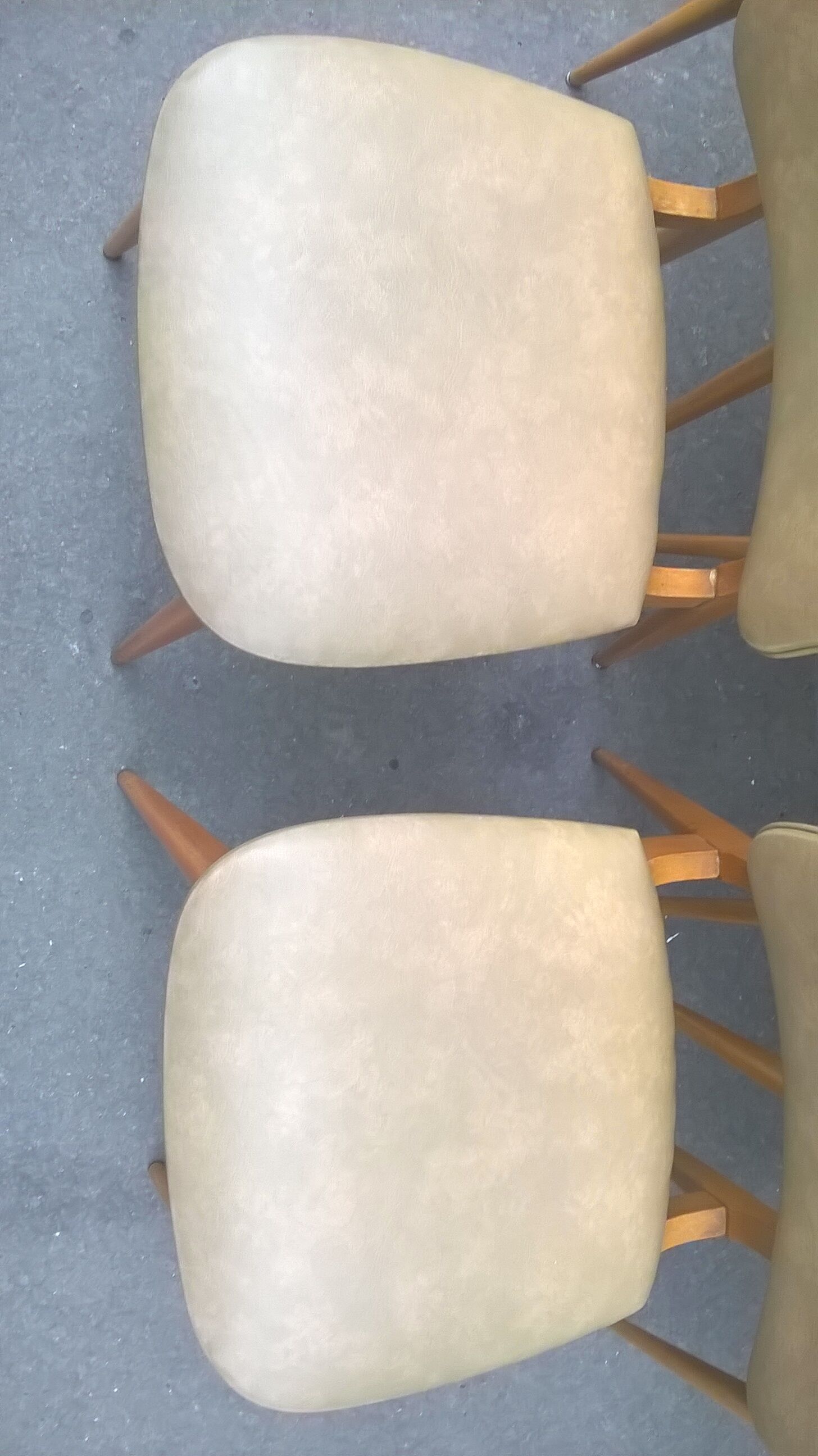 5 chaises style scandinave