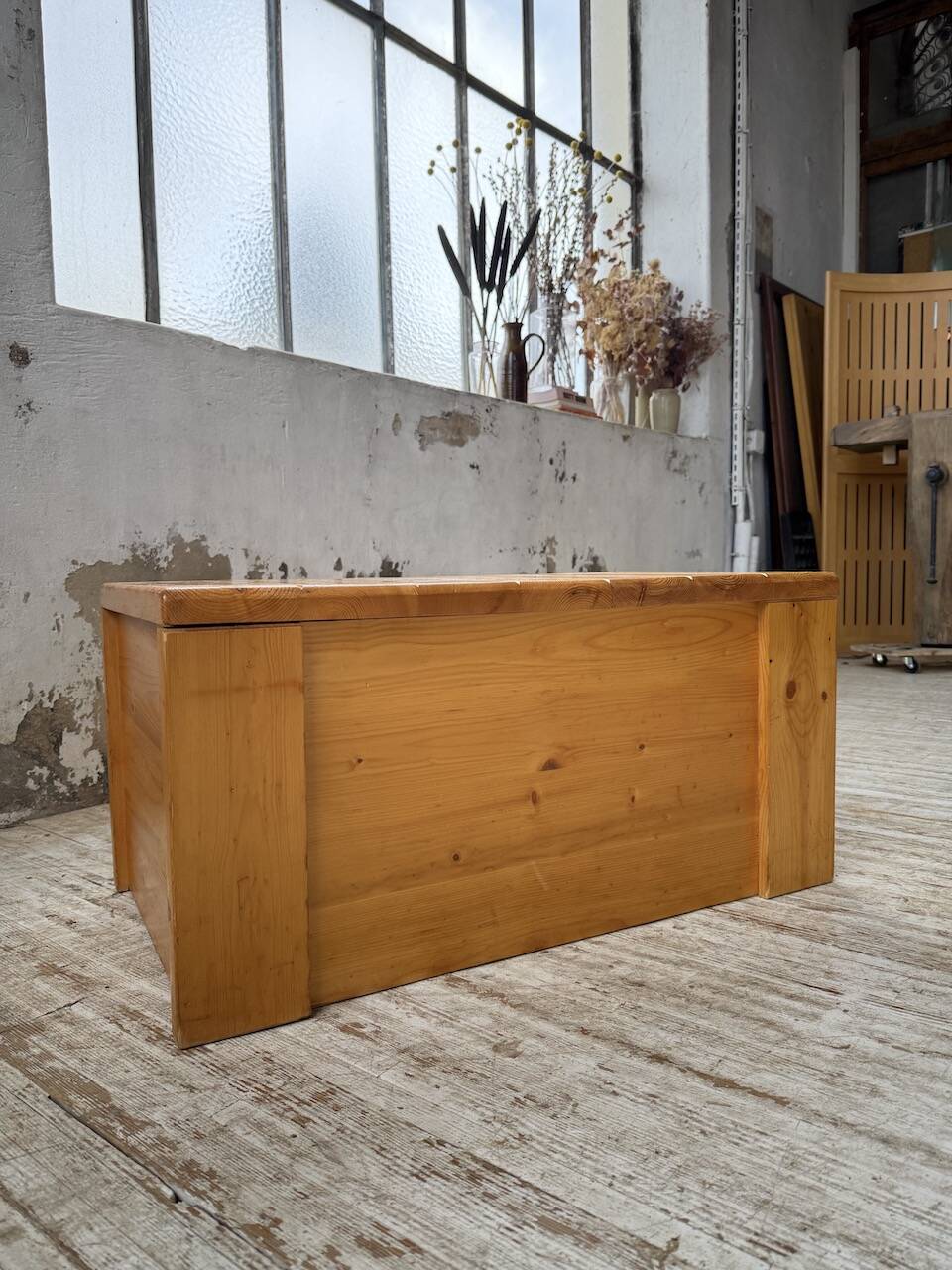 Chest or coffee table Perriand Les Arcs 1800