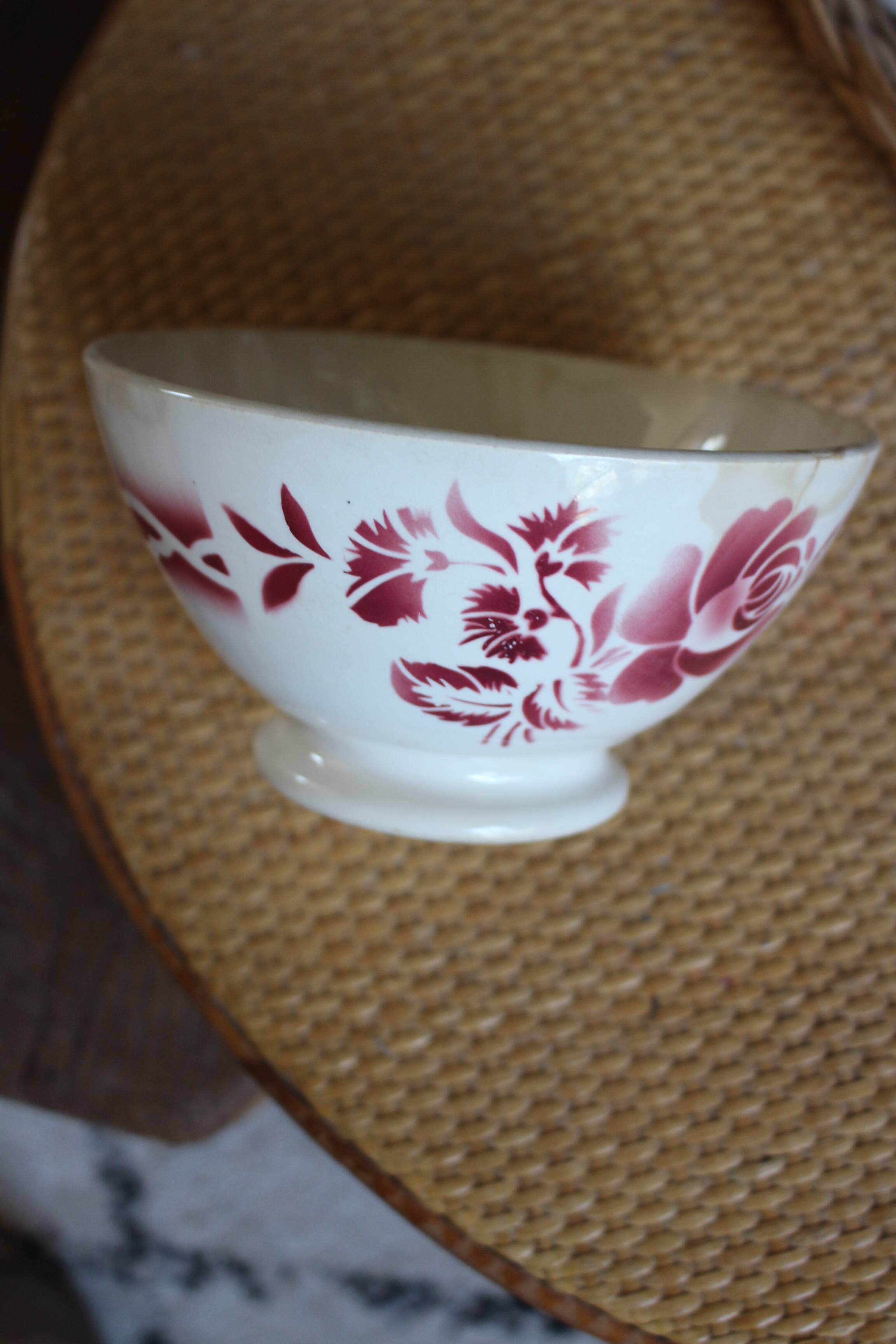 Bol sur pied fleur rouge Digoin Sarreguemines