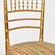 Paire de chaises en bois doré imitant le bambou