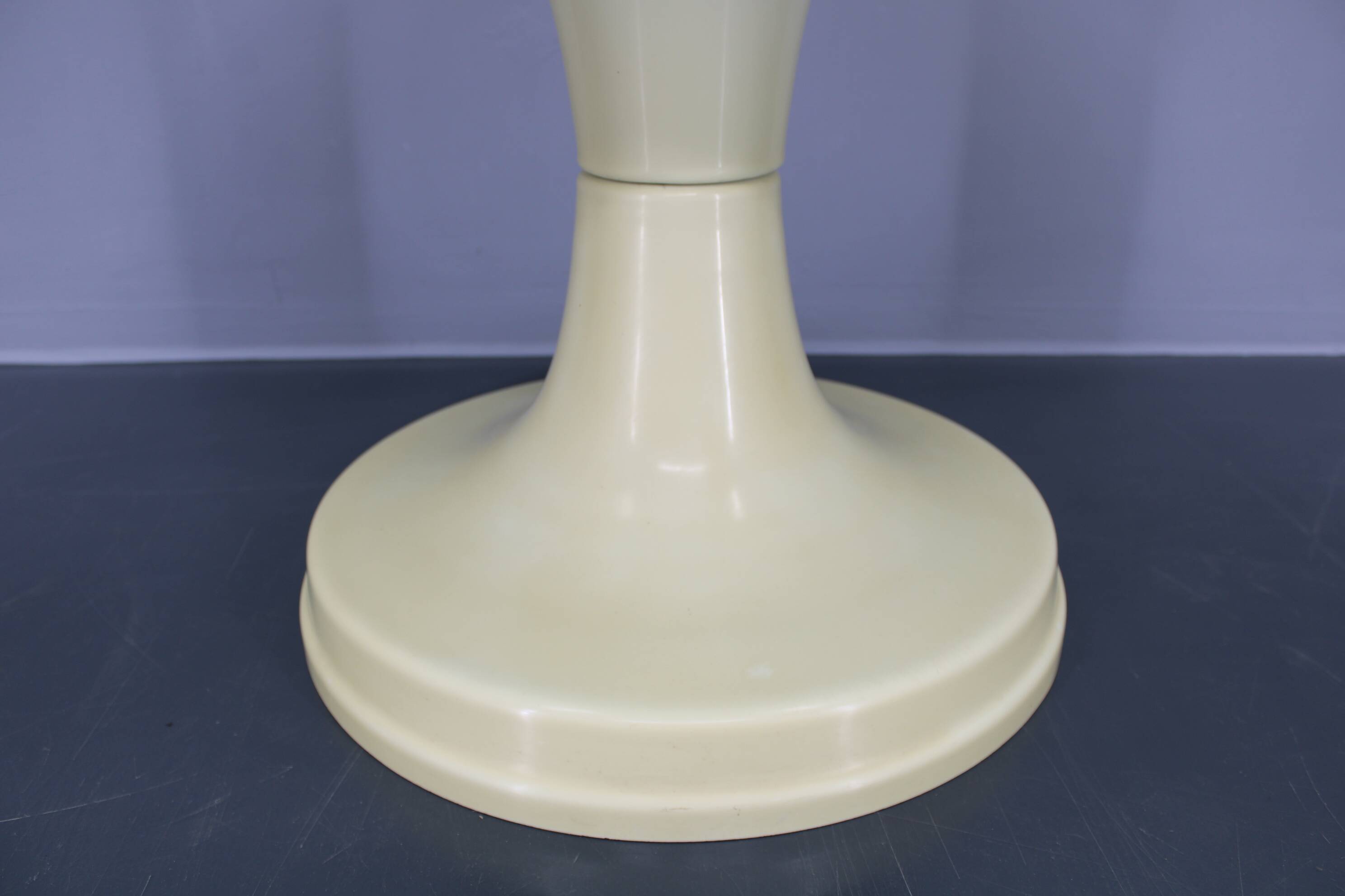 Table d'appoint en plastique italienne des années 1970