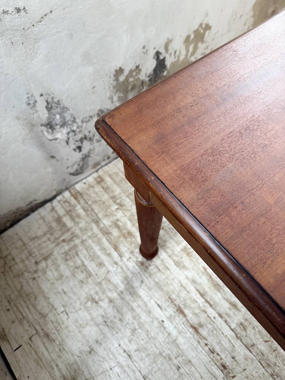 Turned leg cherry table 160cm