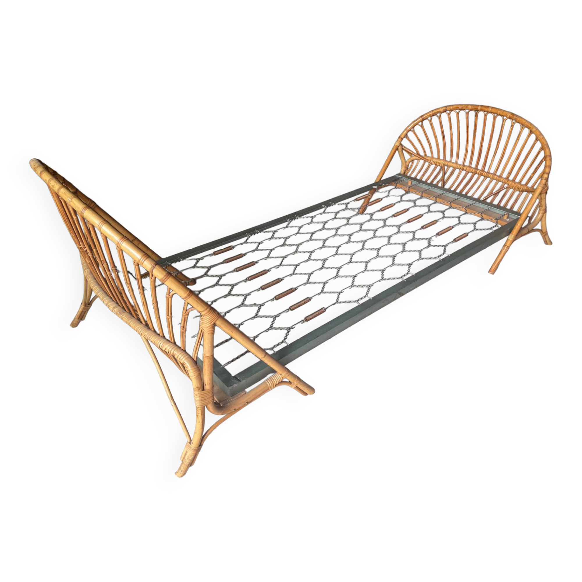 Rattan basket bed