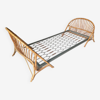 Rattan basket bed