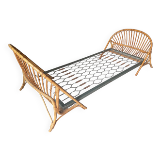 Rattan basket bed