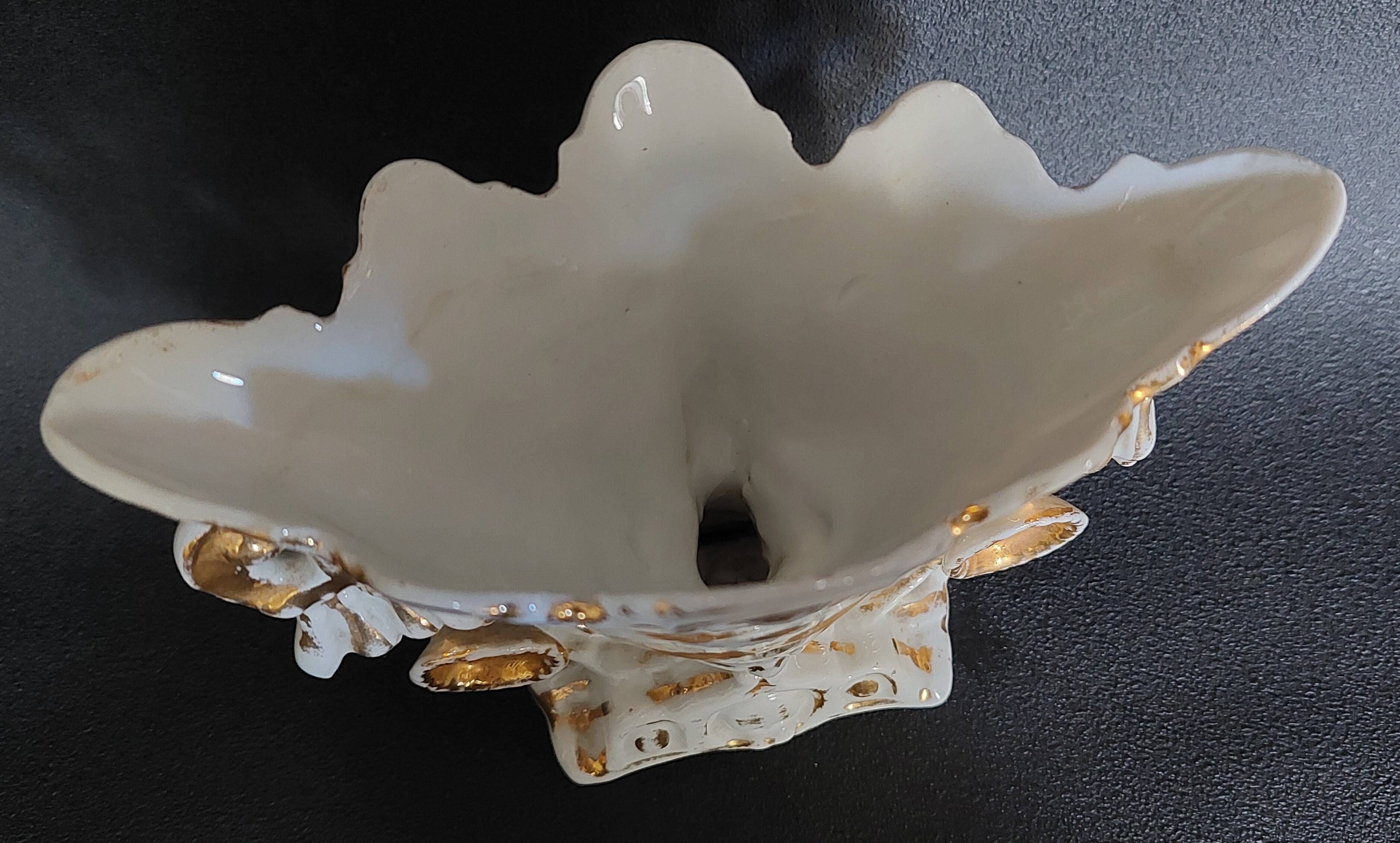 White and gold Paris porcelain bridal vase, late 19th century