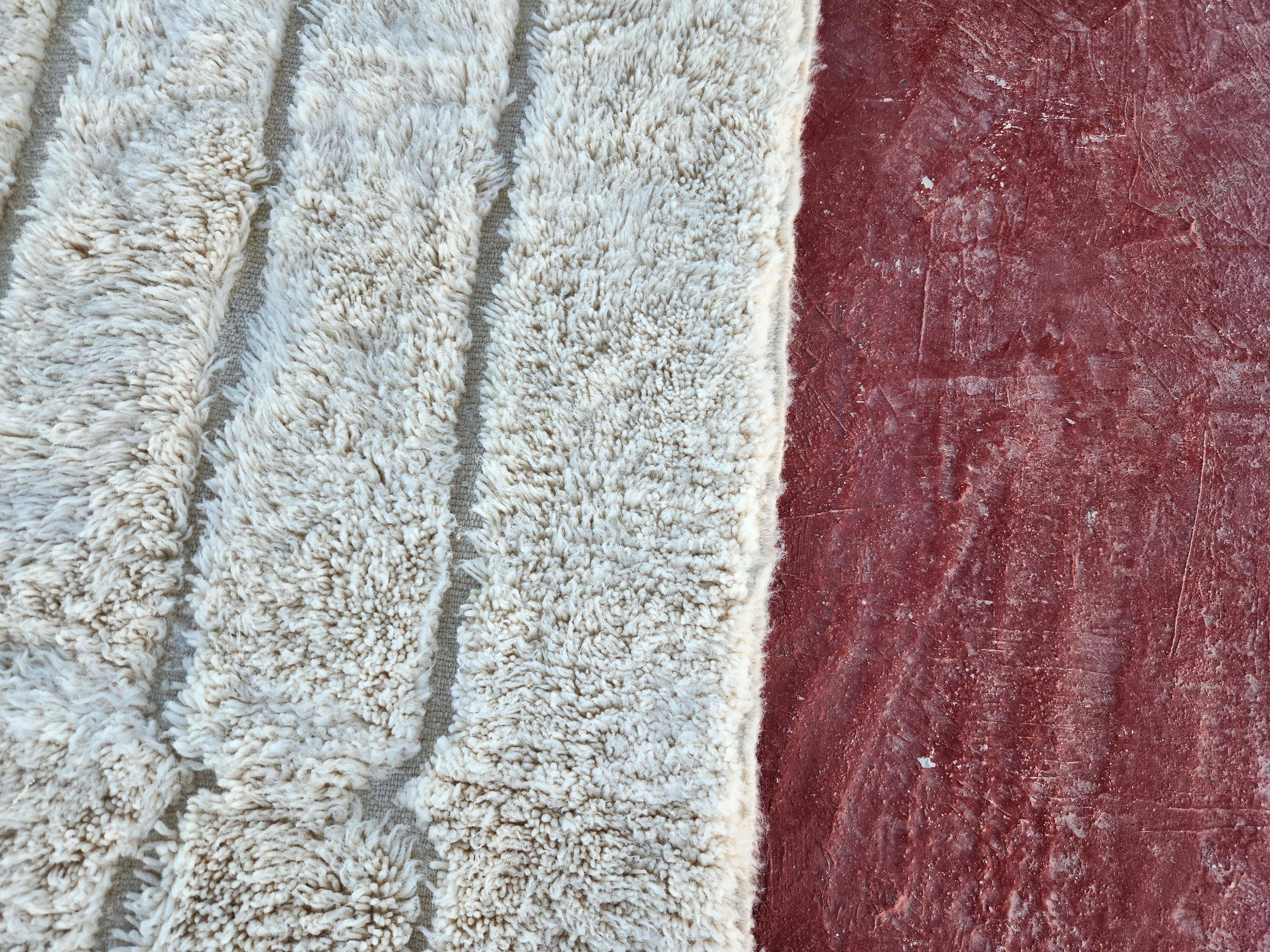 Beni Ouarain rug 240x160 cm – Natural Undyed Wool – Sculpted Relief Pattern