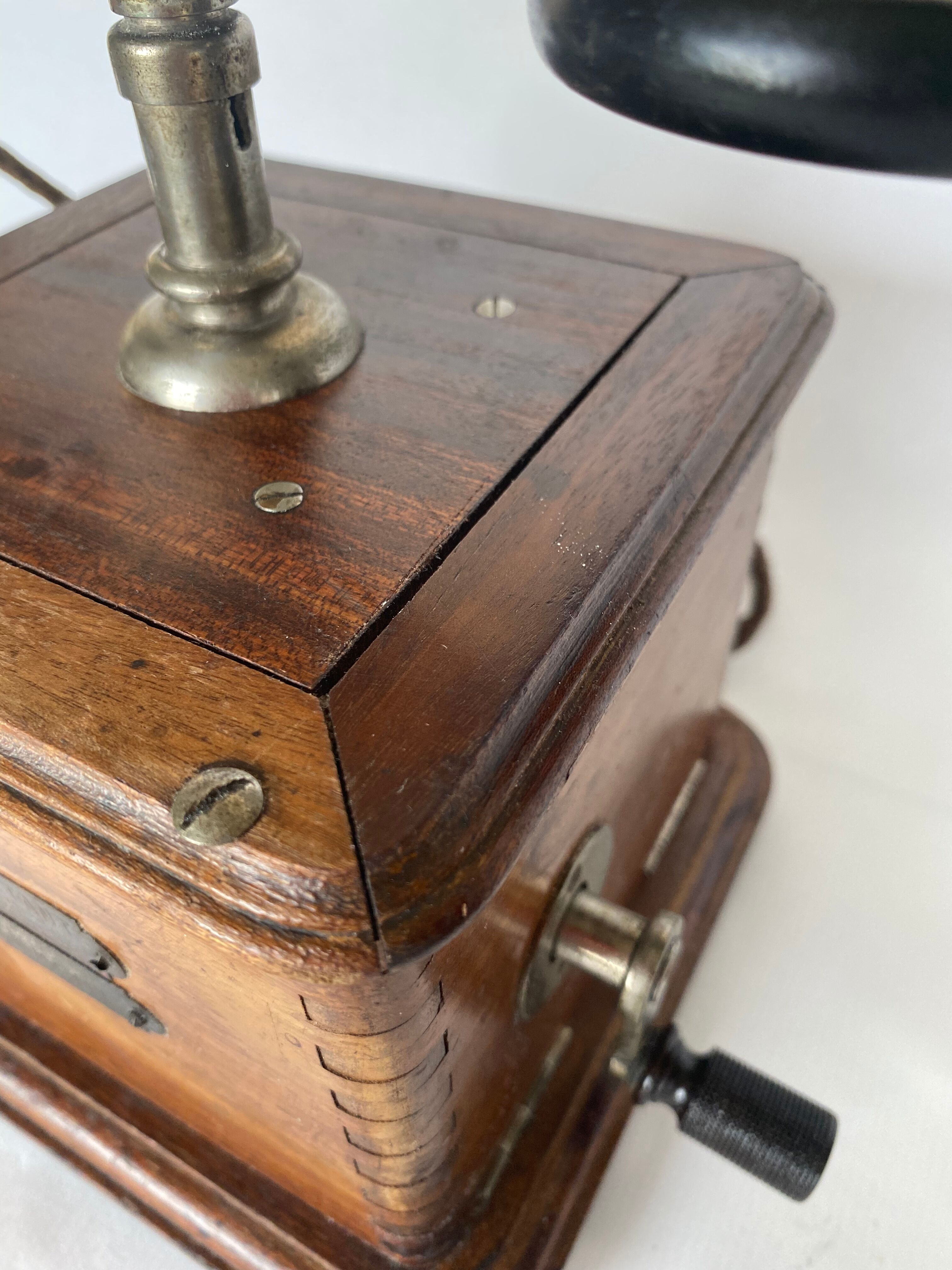 Téléphone bois à manivelle 1920