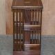 Table bibliothèque tournante en acajou et bois de satin style Sheraton Revival