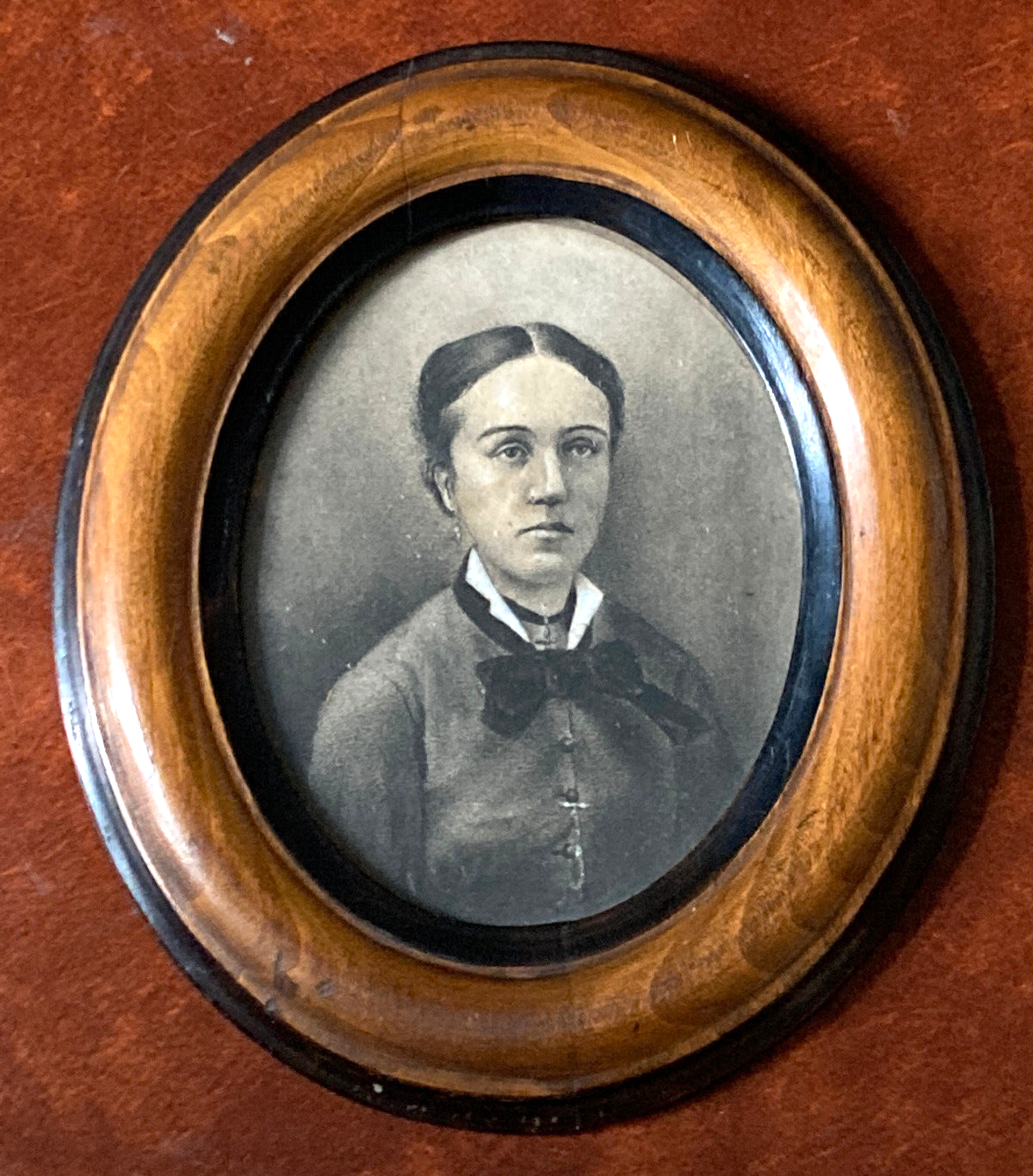 Portrait of a woman - old - in a nineteenth oval frame