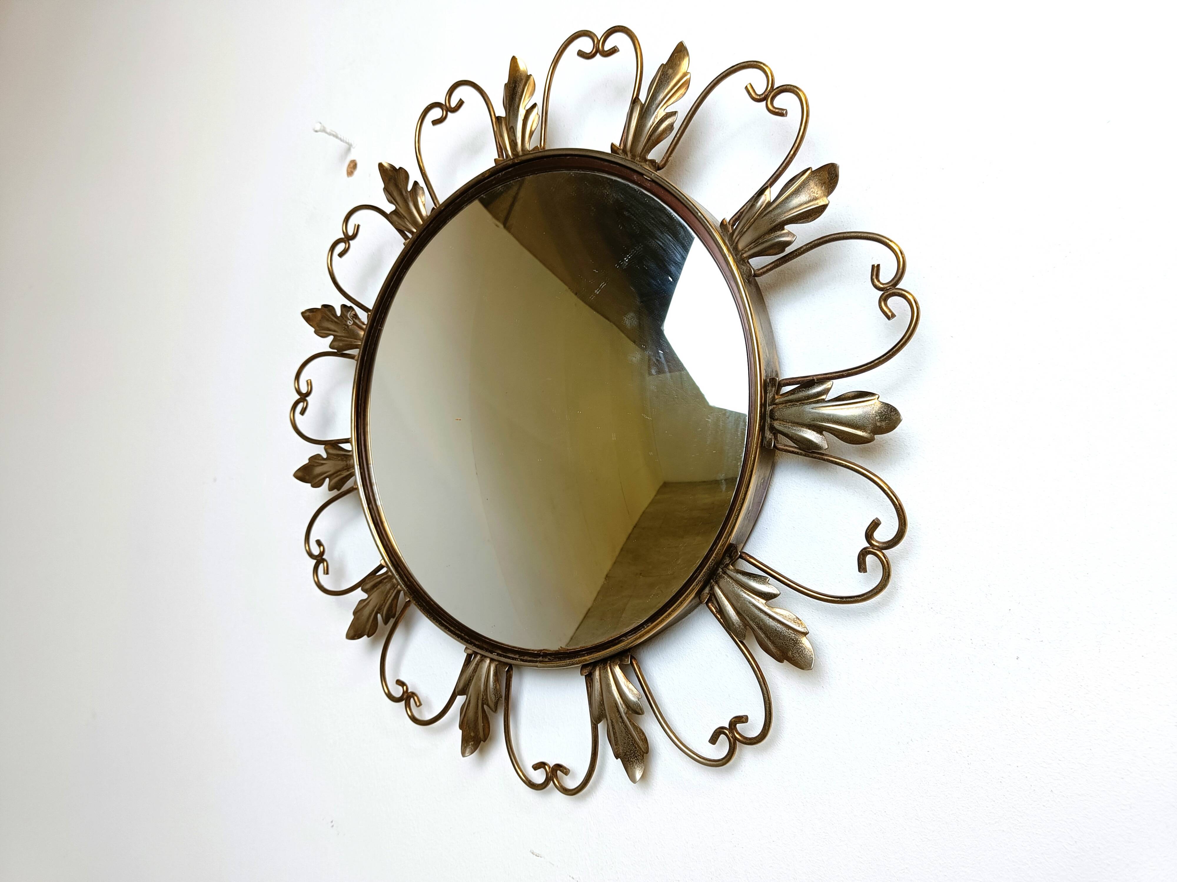 Miroir vintage en laiton à motif soleil des années 1960