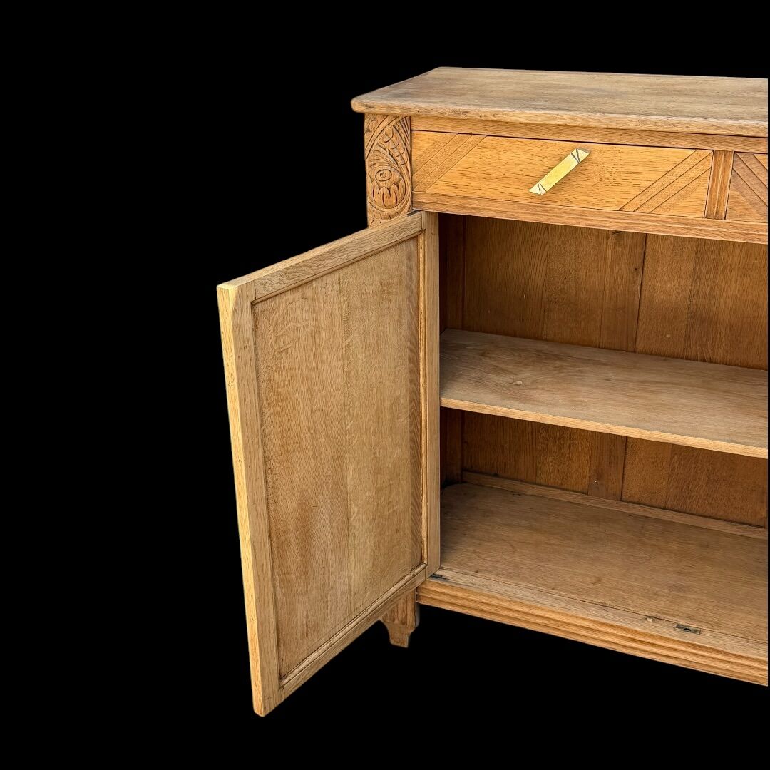 Art Deco buffet in raw and solid oak, 1935.
