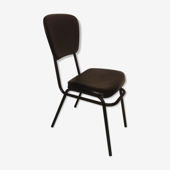 Chaise en skai noir soudexvinyl
