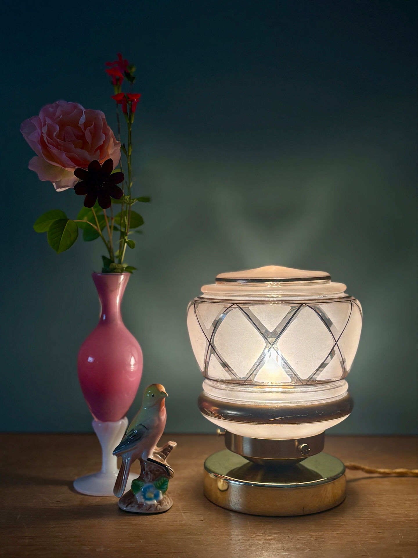 Vintage Art Deco pink and gold glass globe table lamp