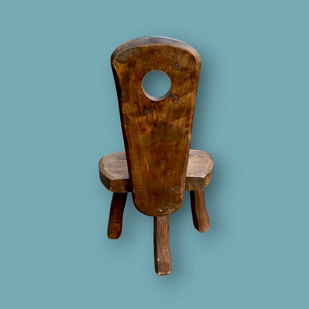 Antique peasant chair in solid wood – Handcrafted piece with rustic charm
