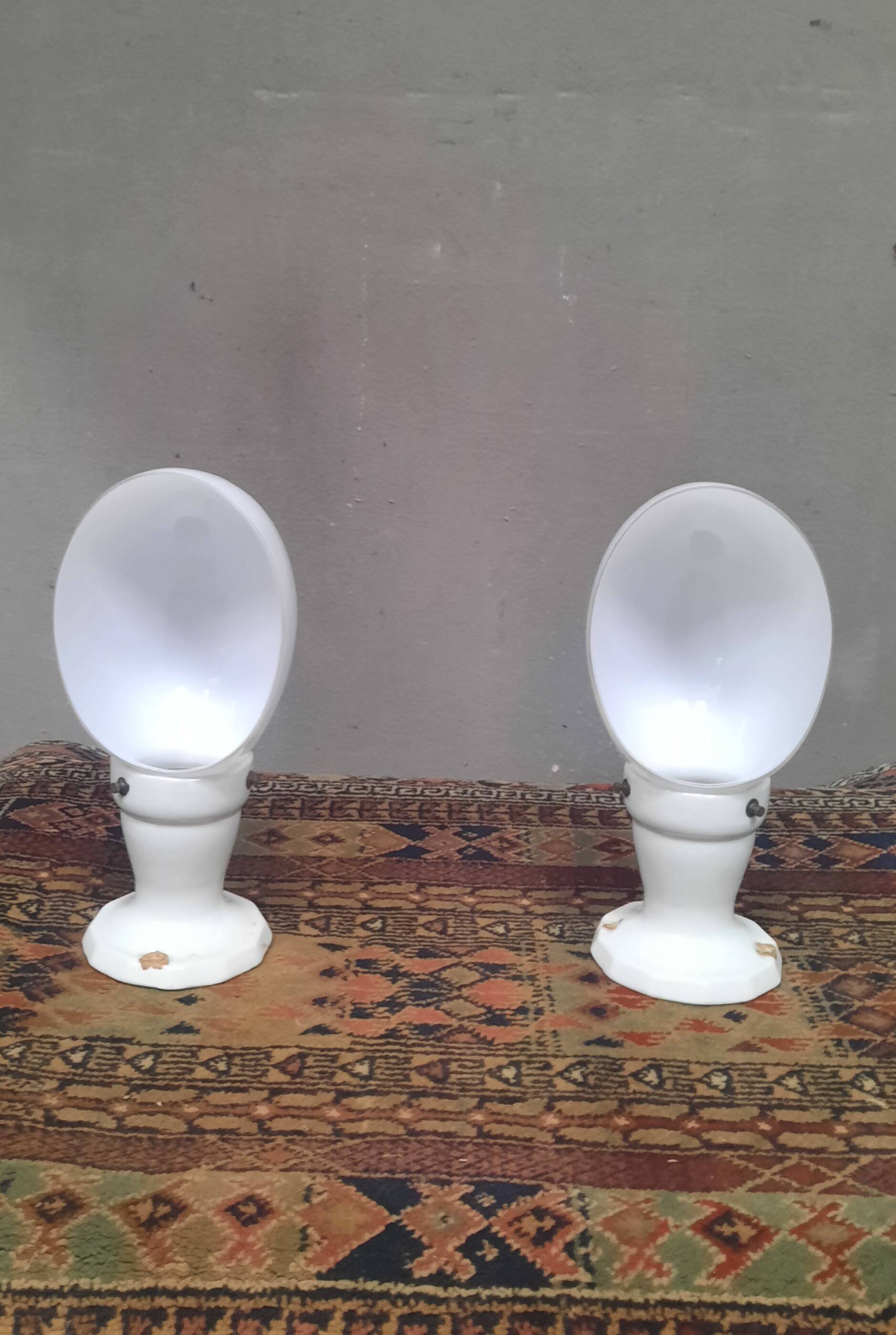 Pair of wall lights from the 1950s in porcelain.