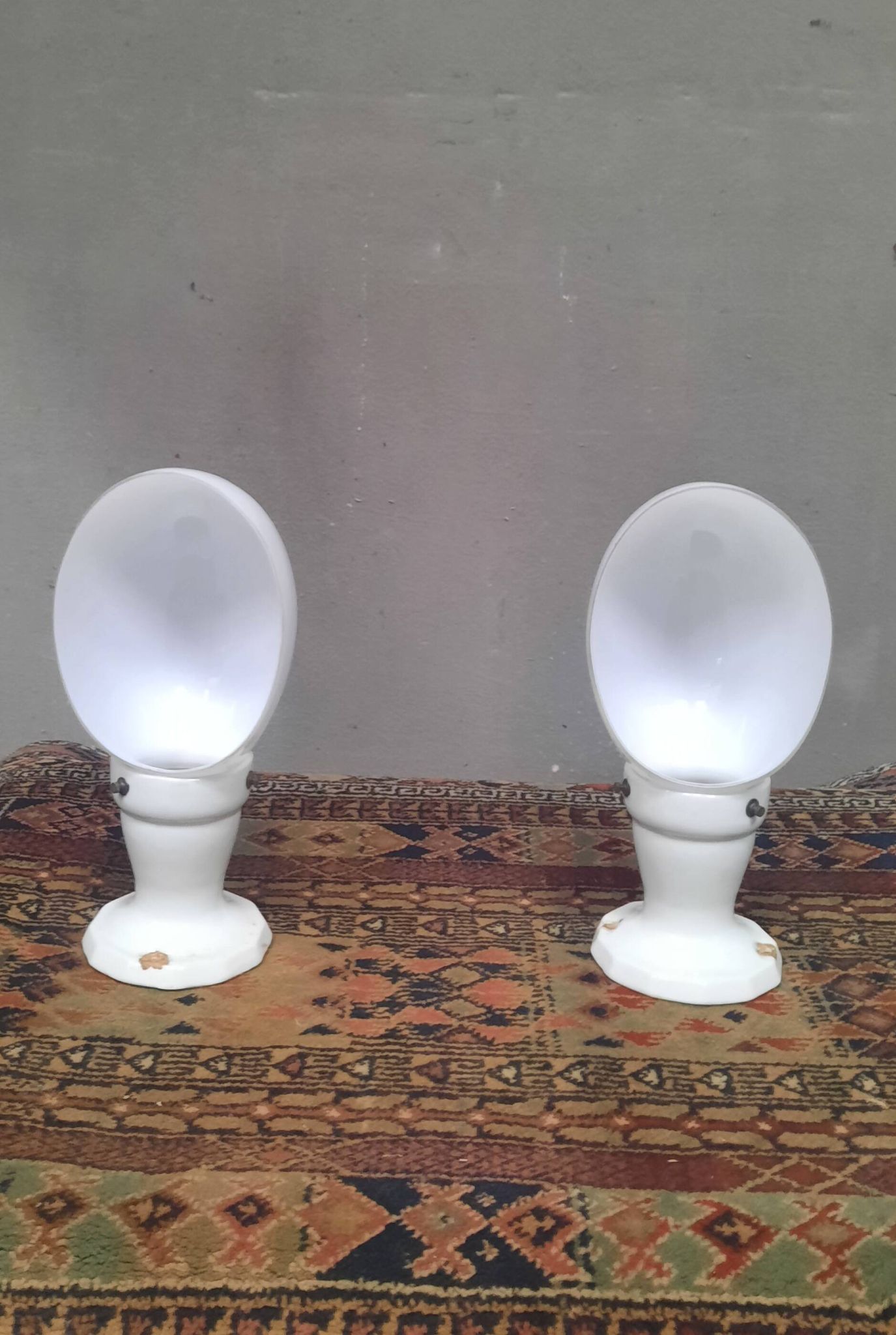 Pair of wall lights from the 1950s in porcelain.