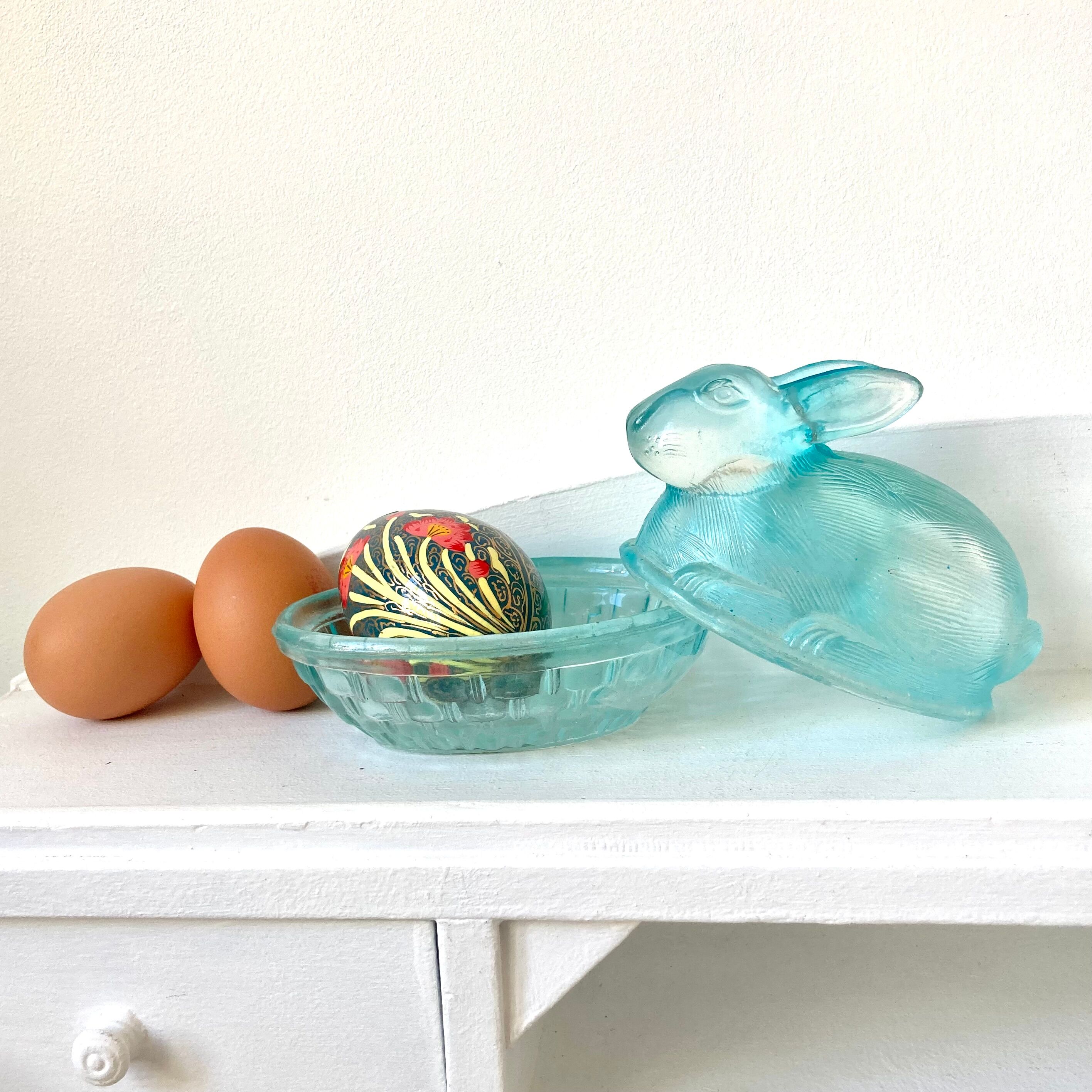 Rabbit-shaped molded glass candy box