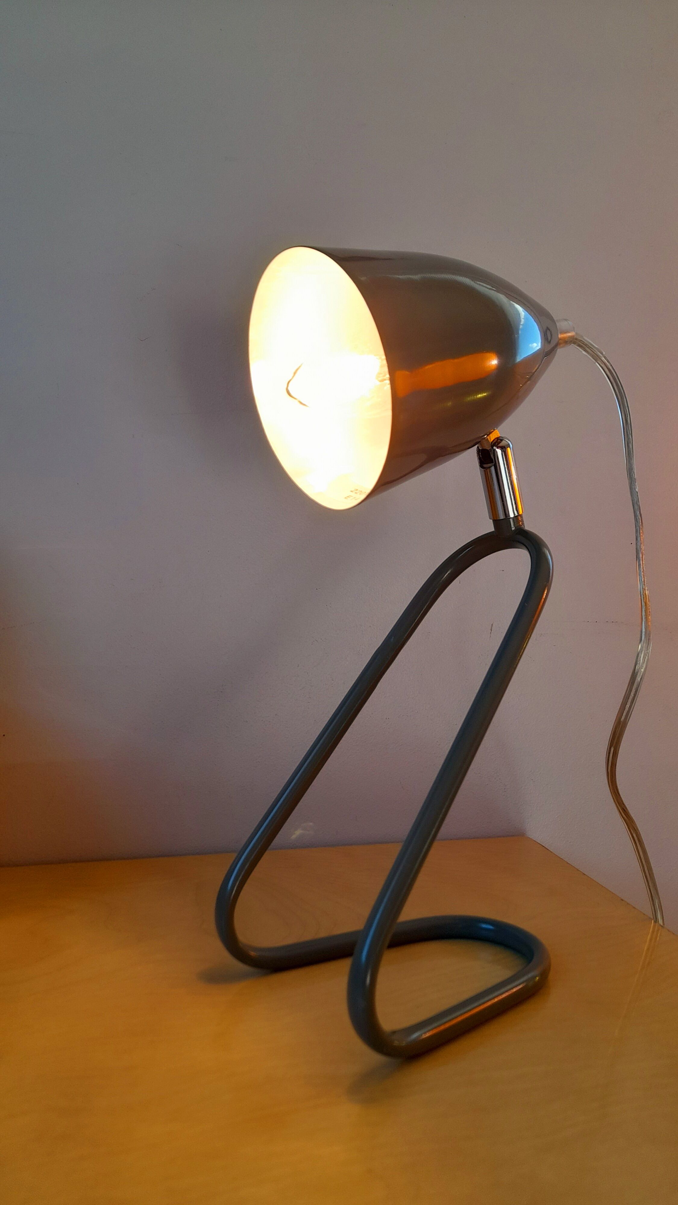 Desk lamp