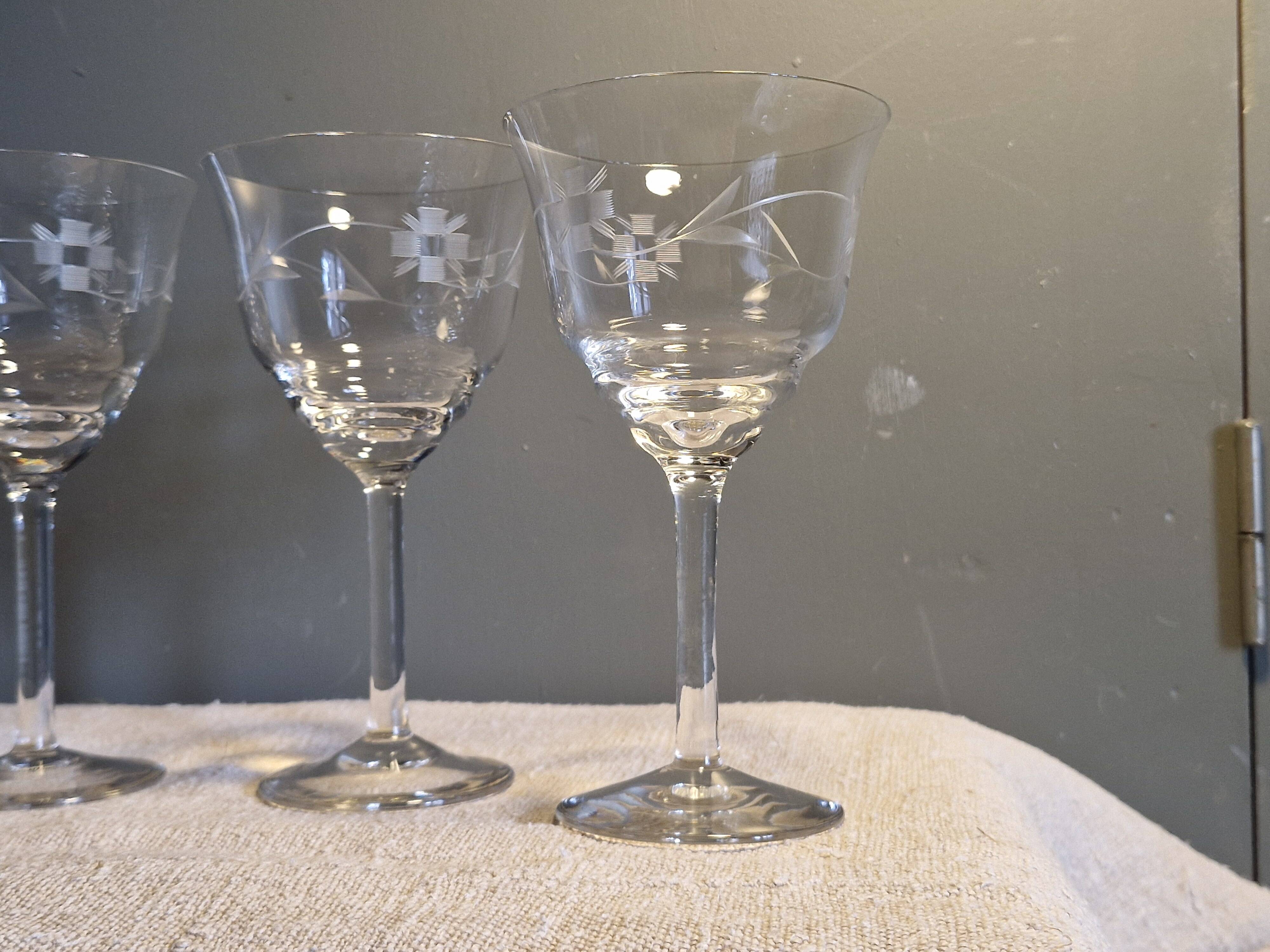 4 antique water glasses, engraved and cut crystal - 1940s
