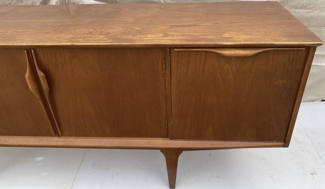 Mid-century Jentique sideboard / Long John in teak. Modern/retro/Danish vintage style.