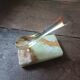 Porte-pipe en agate et laiton