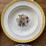 Set of 8 mismatched soup plates