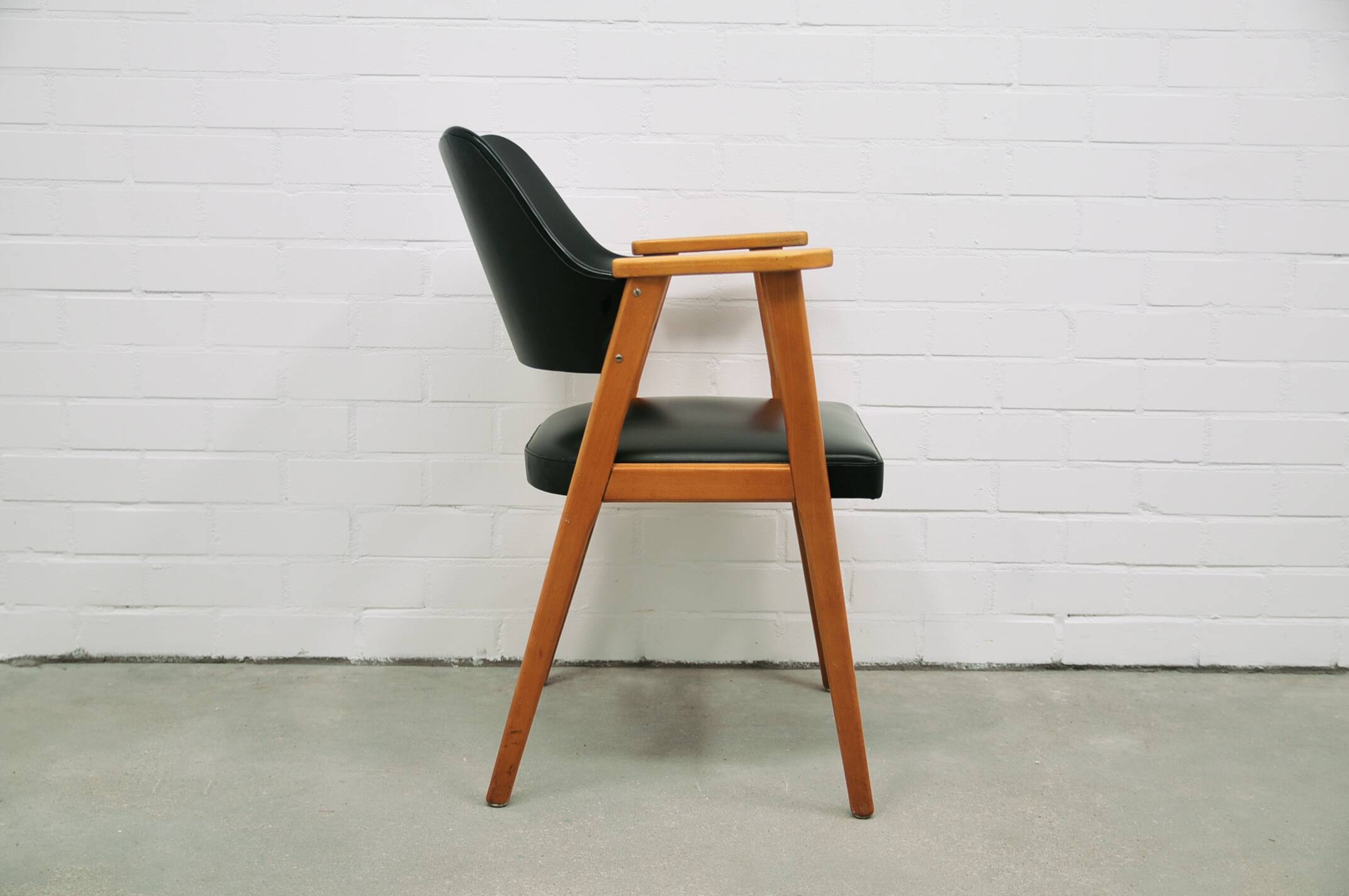 Vintage chair with skai armrests