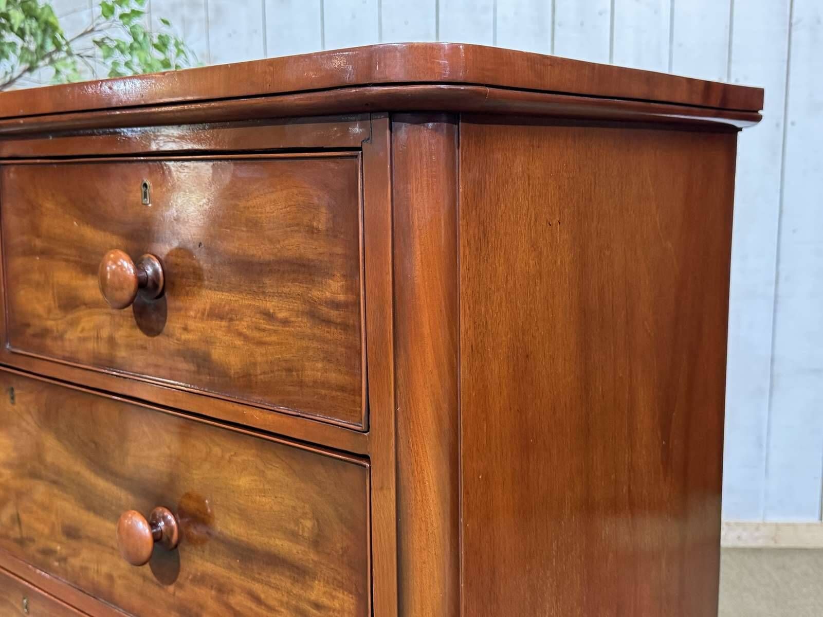 Commode anglaise Victorienne XIXème en acajou