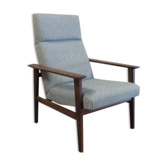 Fauteuil robuste en palissandre recouvert d'un tissu gris fourrure/bleu tourterelle chiné