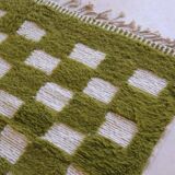 Green checkered rug - 288 x 184 cm