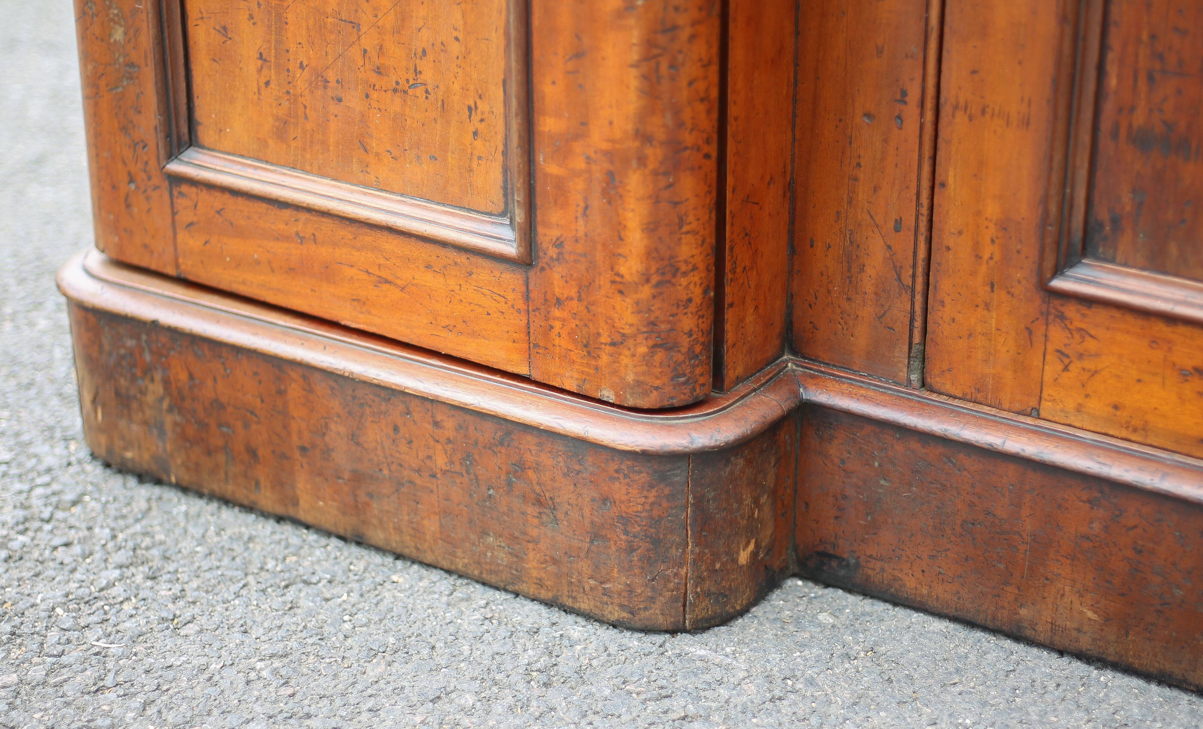 Antique mahogany furniture, English counter furniture, English servant, buffet furniture