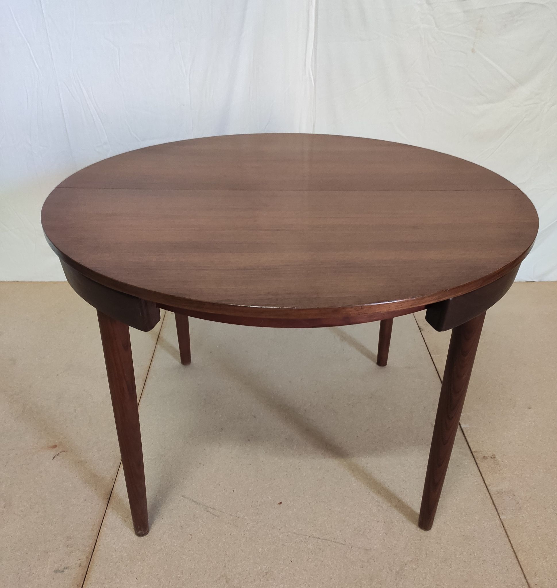 Table and 4 chairs by Hans Olsen for the Danish editions Frem R-jle