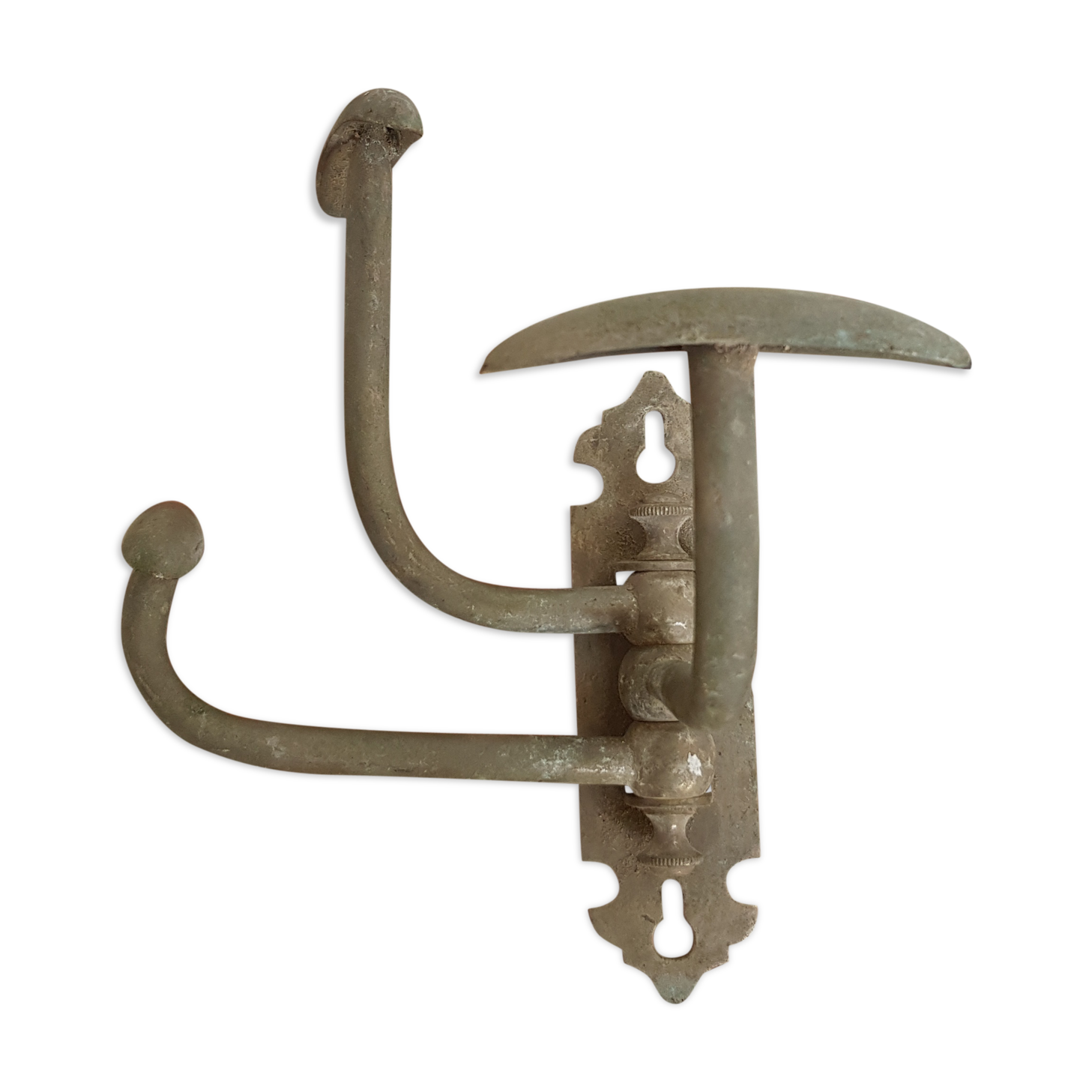 Tin wall patere has 3 hooks