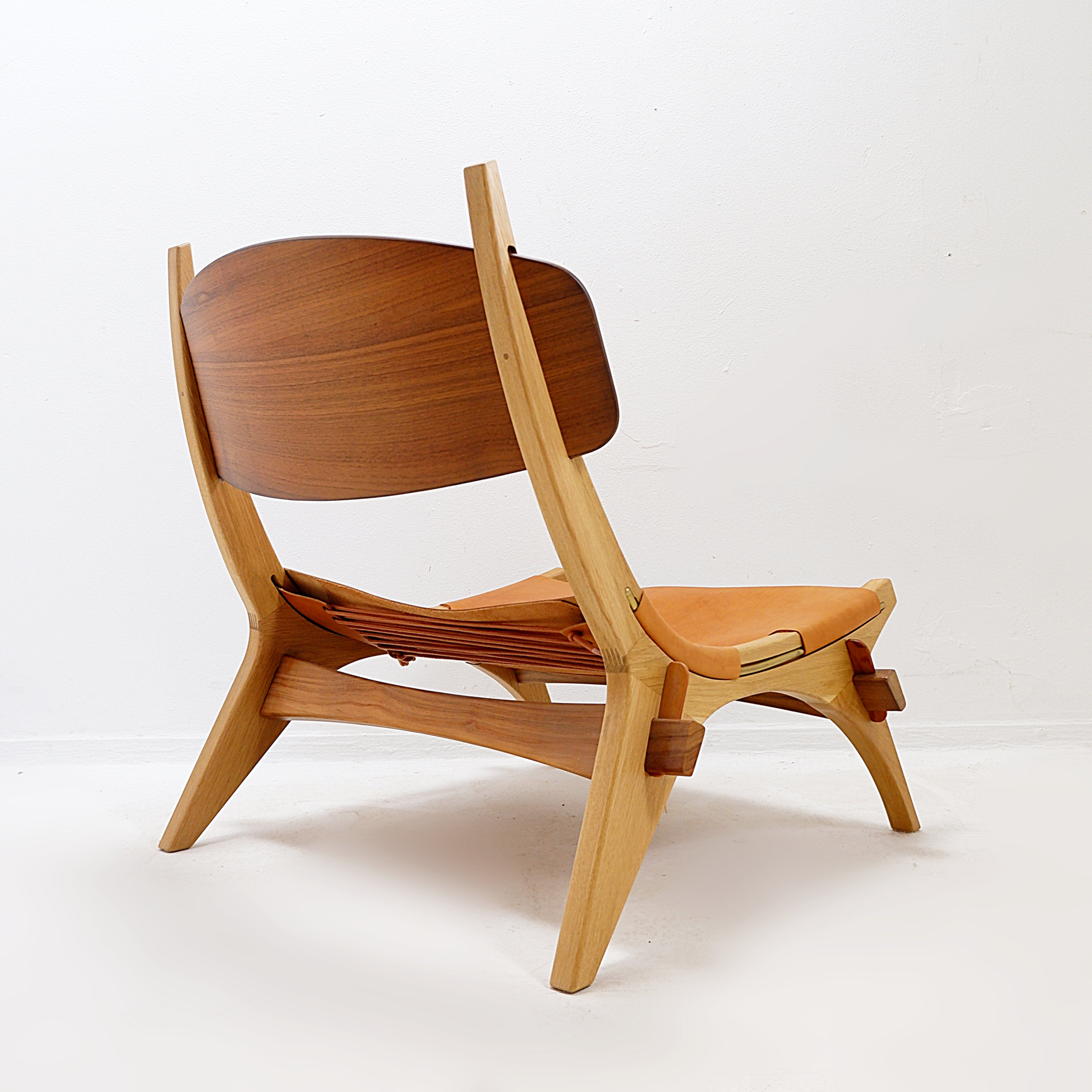 Vintage Scandinavian-style lounge chair in wood and leather