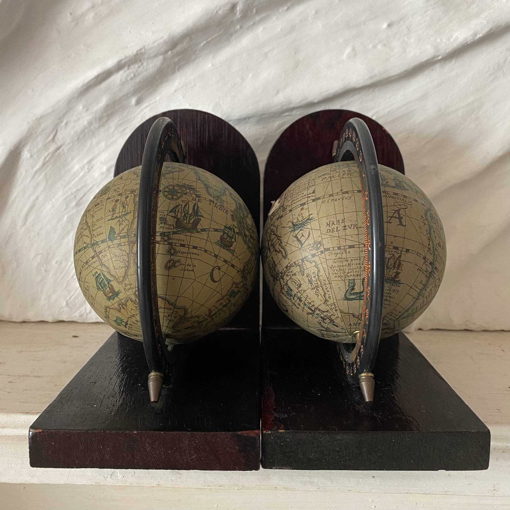 Serre livres mappemonde globes terrestre