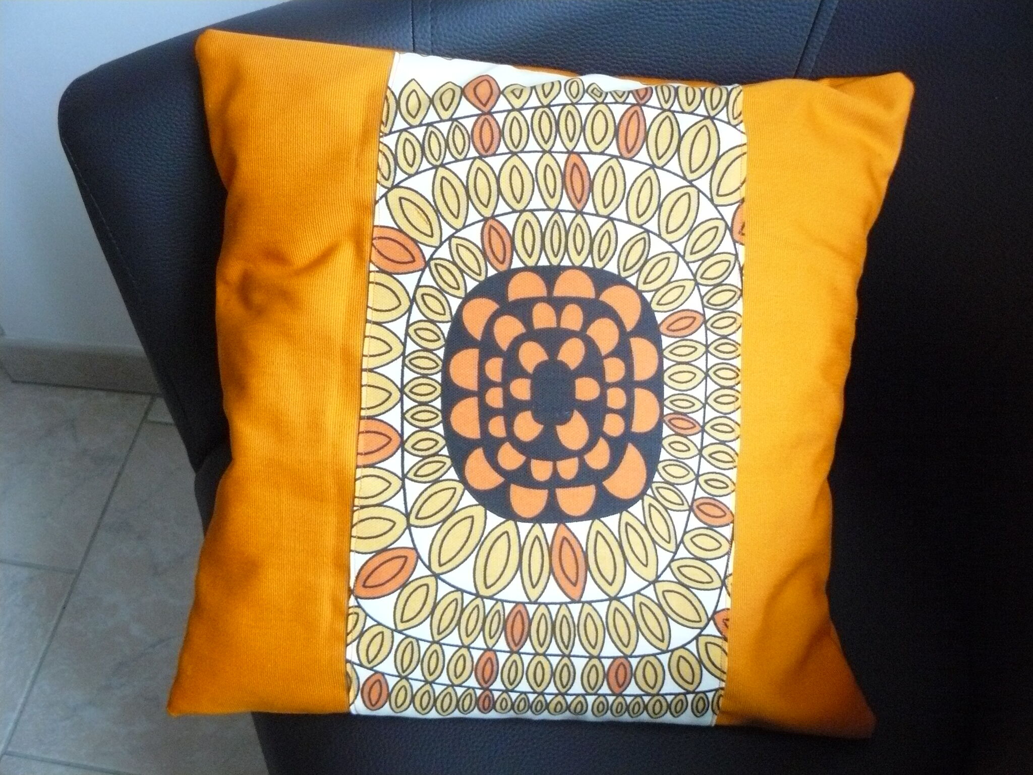 Cushion cover 70s fabric