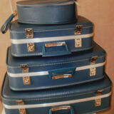 Vintage nesting suitcases called "flight attendant"