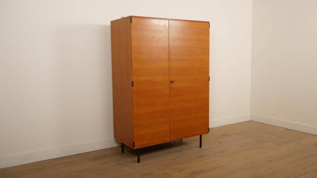 Vintage wardrobe | Teak | Hanging clothes