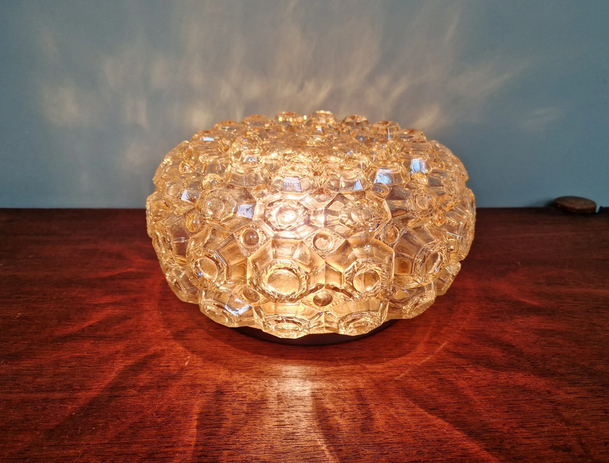 Amber glass honeycomb ceiling light, design by Helena Tynell, 1970.