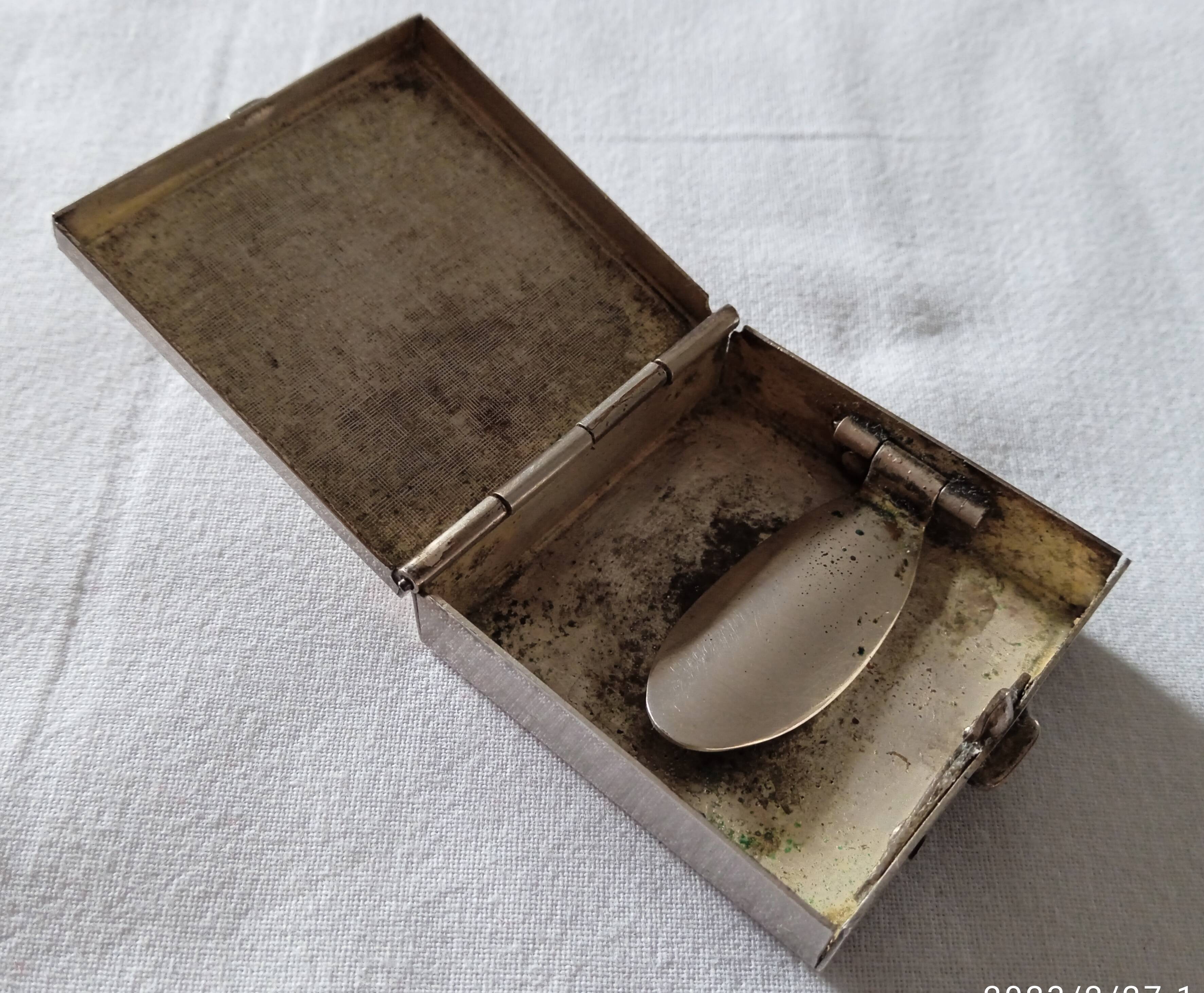 Silver metal pocket ashtray