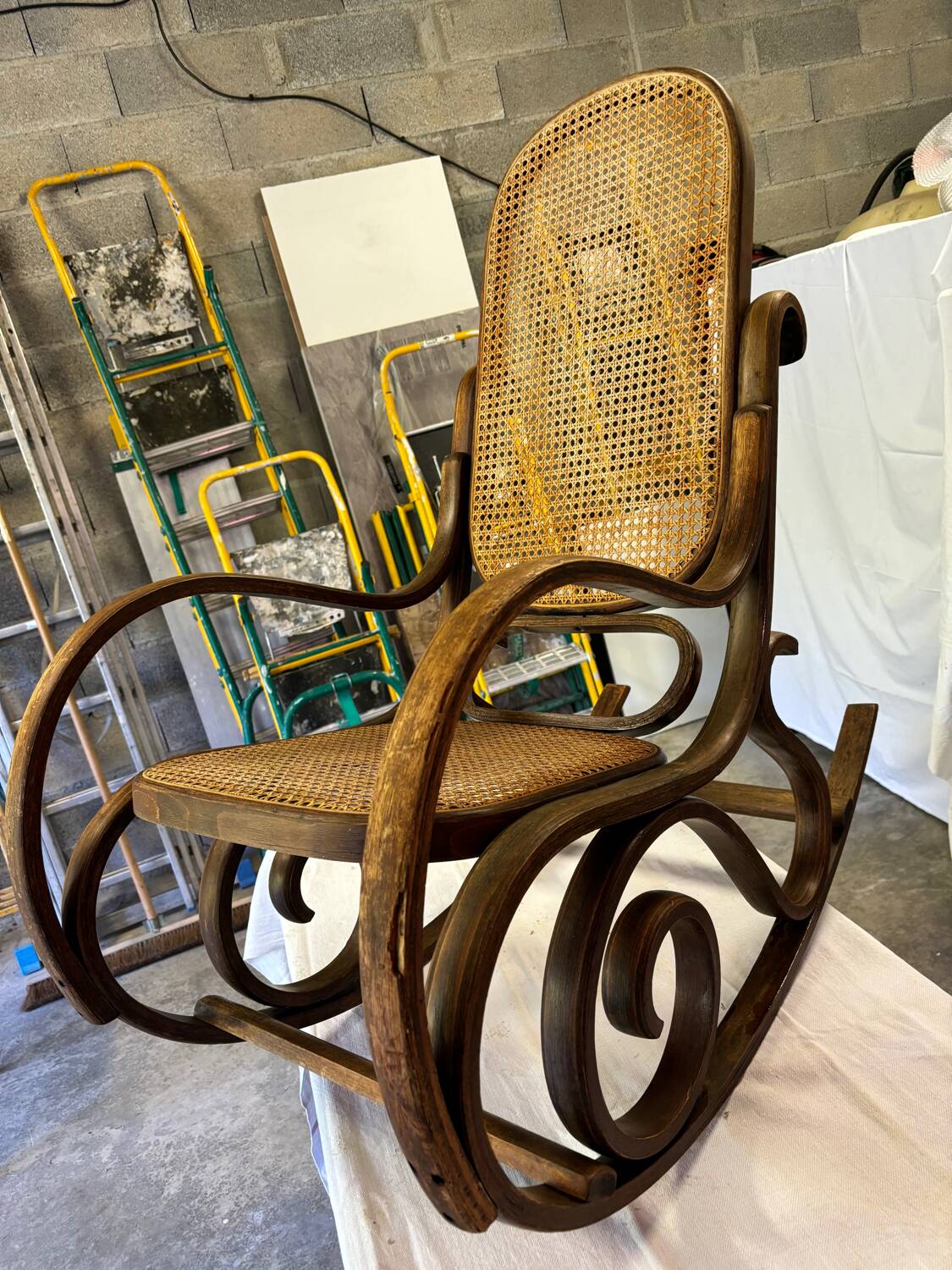 Fauteuil à bascule en bois